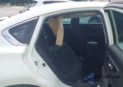 2014 Nissan Altima 2.5 S z USA, uszkodzony, nr VIN 1N4AL3AP3EN214036